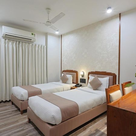 Hotel Apex Surate Extérieur photo