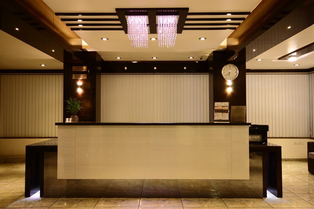 Hotel Apex Surate Extérieur photo