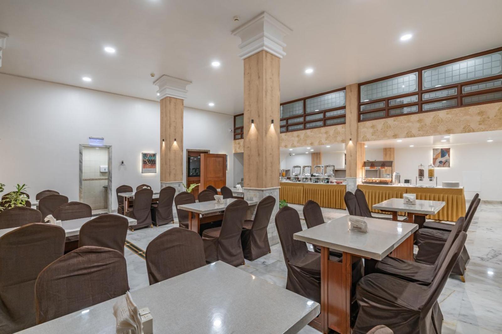 Hotel Apex Surate Extérieur photo