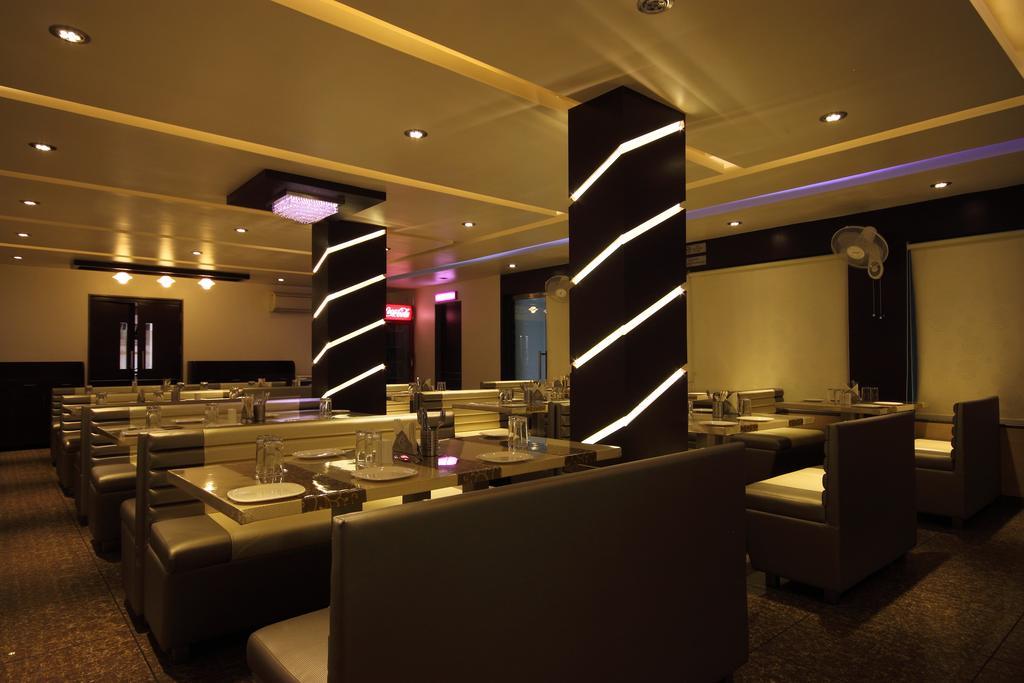 Hotel Apex Surate Extérieur photo