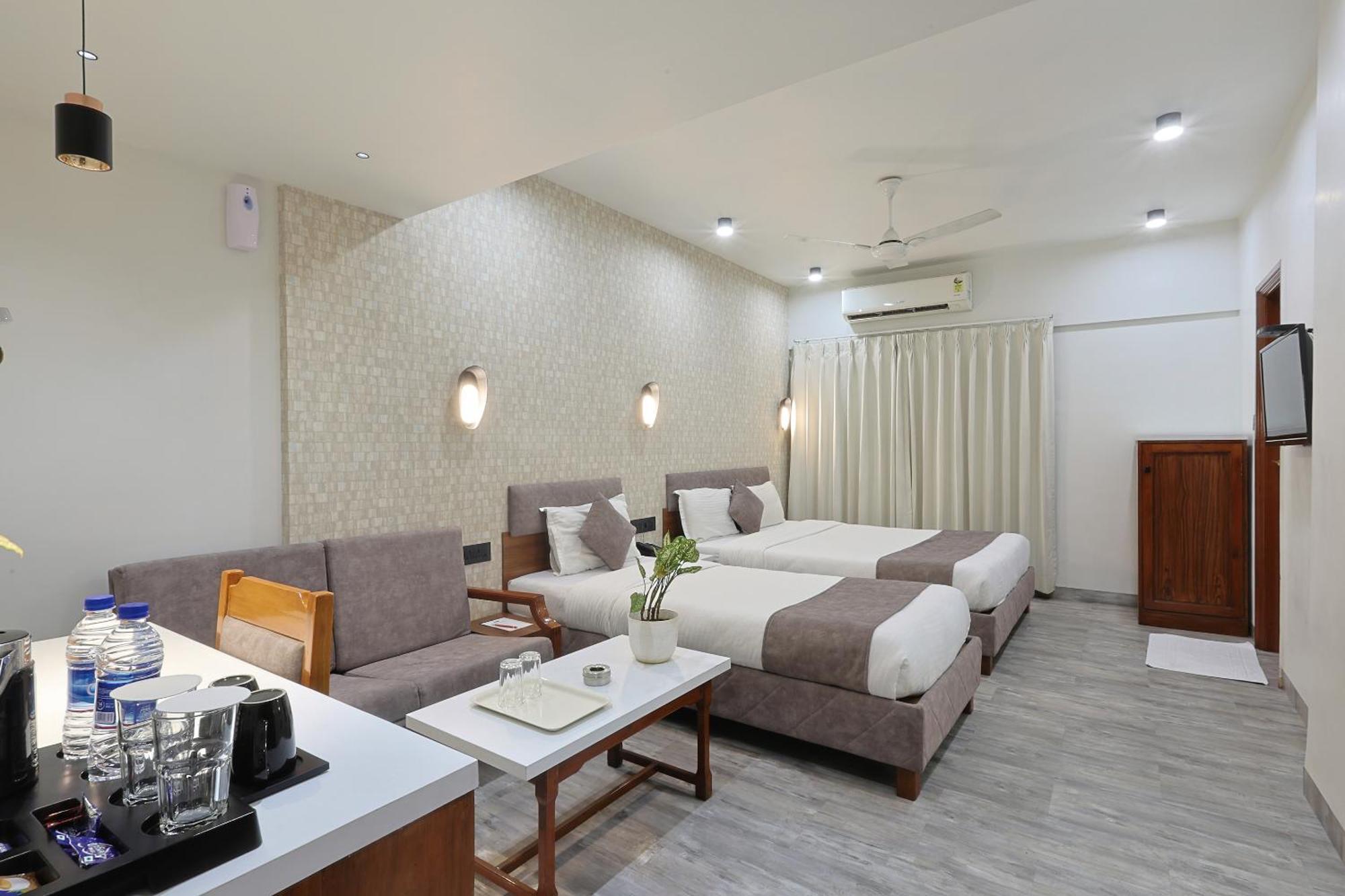 Hotel Apex Surate Extérieur photo