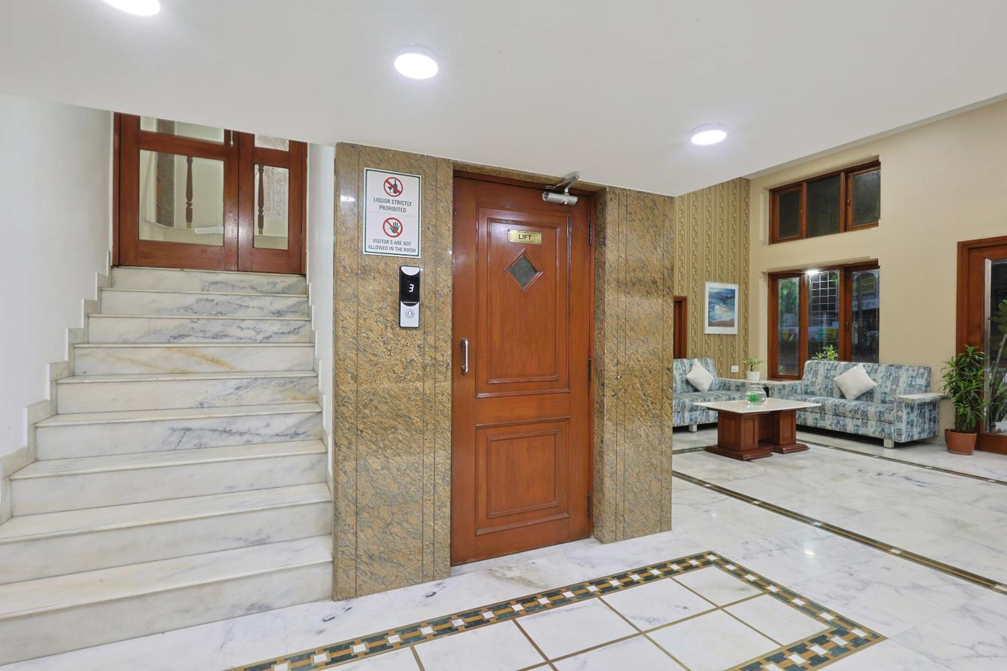 Hotel Apex Surate Extérieur photo