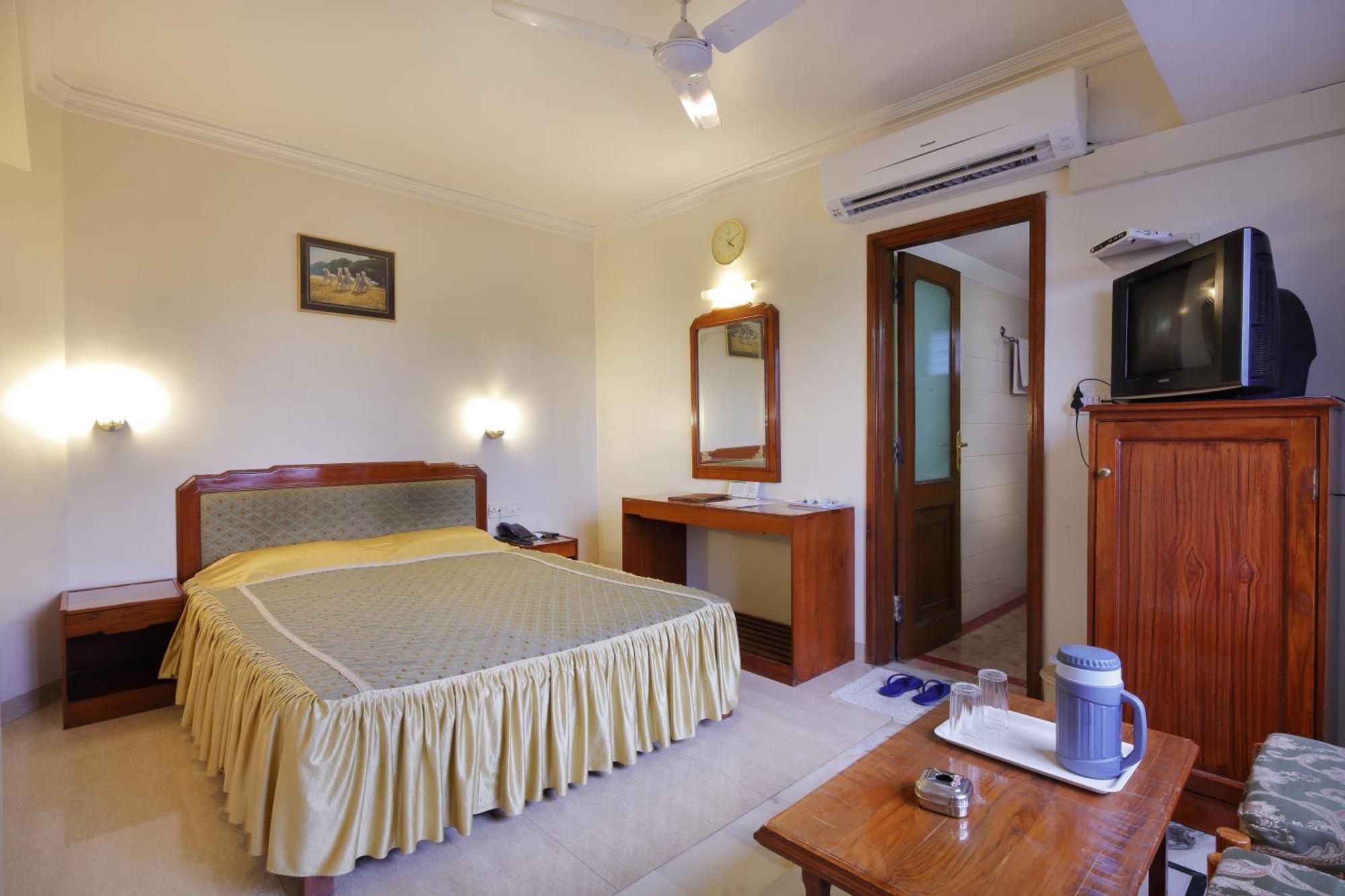 Hotel Apex Surate Extérieur photo